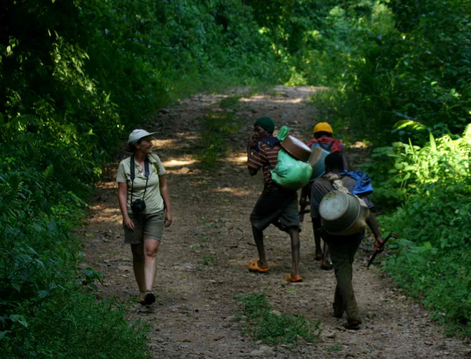 Meeting young gold panners on their way to the mountains
